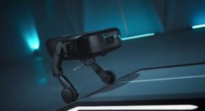 CES 2026: Roborock Saros Rover, il robot che sale e pulisce le scale nelle case a più piani