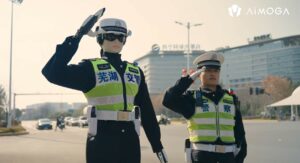 Wuhu, entra in servizio un vigile-robot con intelligenza artificiale per la gestione del traffico
