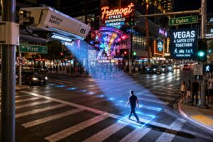 Las Vegas sperimenta l’intelligenza artificiale per rilevare i pedoni e illuminare gli attraversamenti